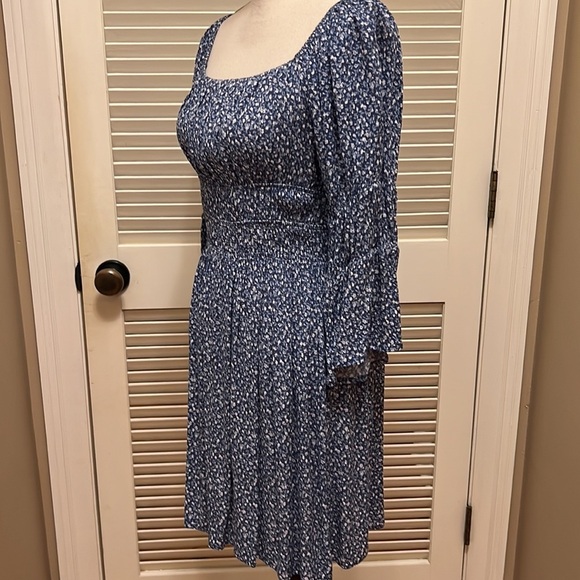 68. En Crème The Maggie Dress in Blue - Picture 14 of 17